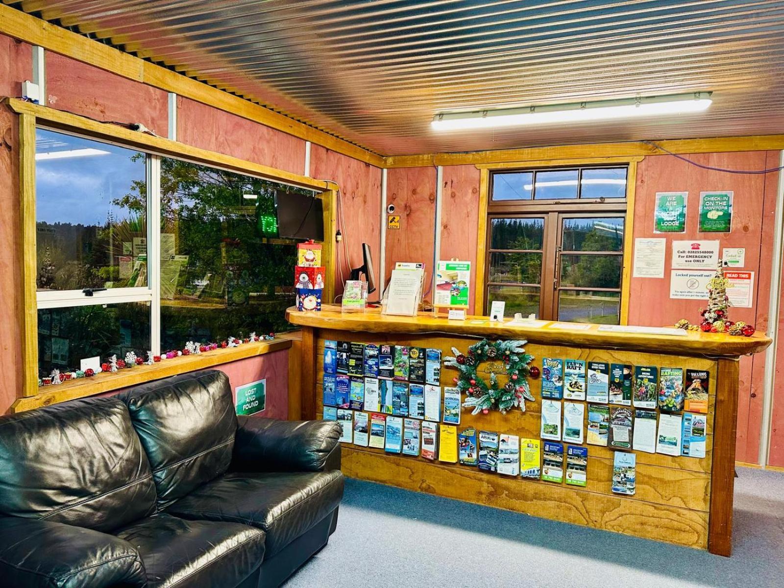 Erua The Crossing Lodge & Backpackers מראה חיצוני תמונה