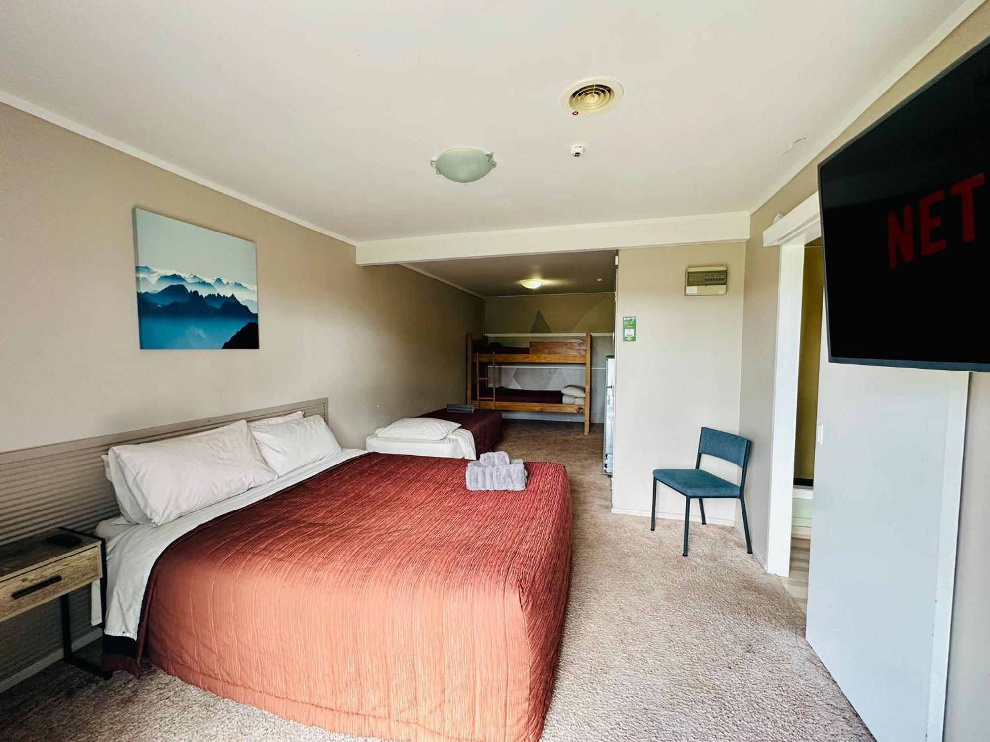 Erua The Crossing Lodge & Backpackers מראה חיצוני תמונה